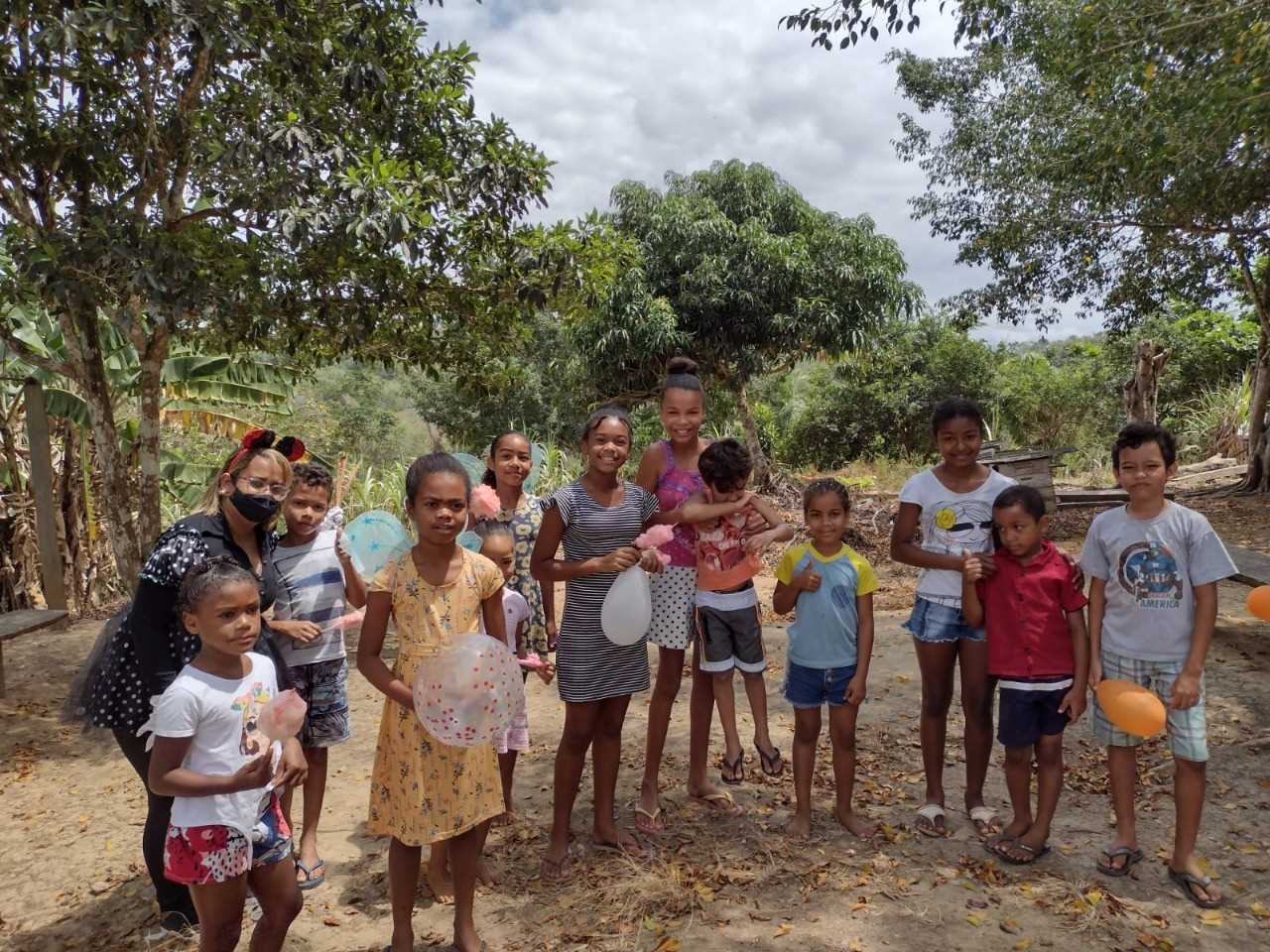 Camacã: Caravana da Alegria visita as crianças do Brogodó em Leoventura,